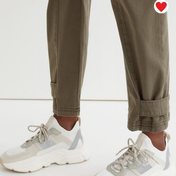 ⛔SOLD⛔🆕️ NWT H&M Cargo Pants in 'Dark Khaki Green' - Picture 3 of 14
